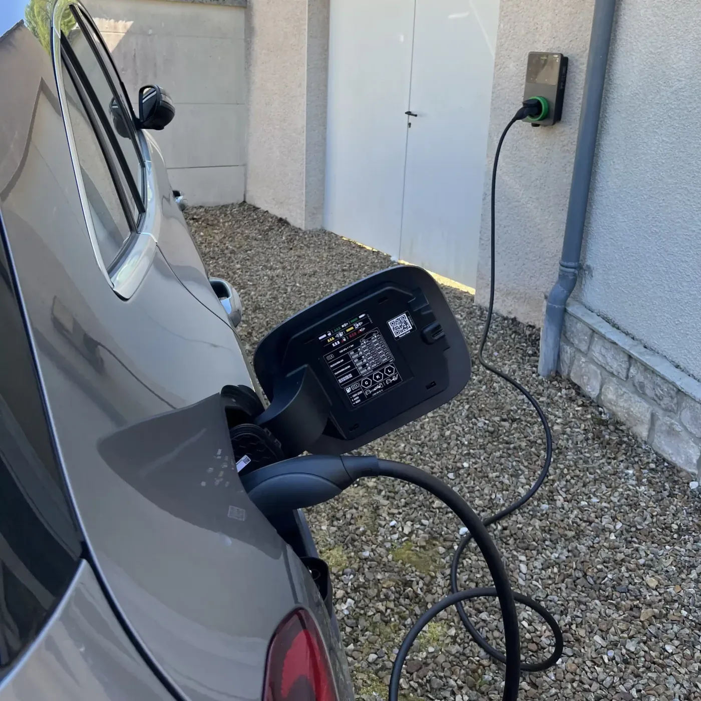 Borne de recharge IRVE à Noisy-le-Grand